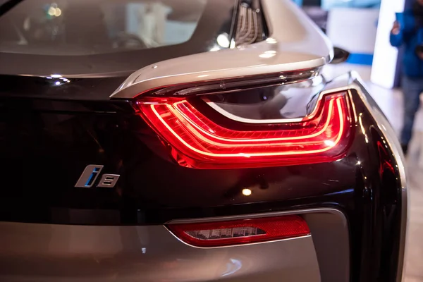 Μόναχο, Γερμανία - 16 Δεκεμβρίου 2018: Έκθεση των νέων μοντέλων αυτοκινήτων στο Bmw Welt. BMW i8 πίσω φως. — Φωτογραφία Αρχείου