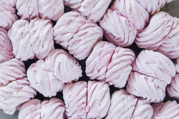 Arka plan olarak pembe el yapımı marshmallow bir sürü. Doğal marshmallow