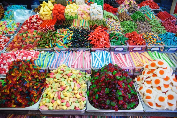 Close up view of assorted colorful jelly gummy candies on outdoors market. — Stock Photo, Image