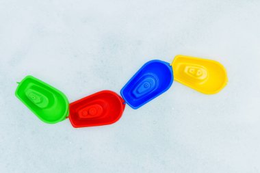 Köpük banyo plastik çok renkli oyuncak tekneler.