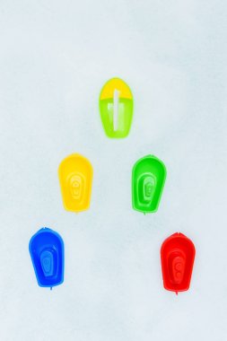 Köpük banyo plastik çok renkli oyuncak tekneler.