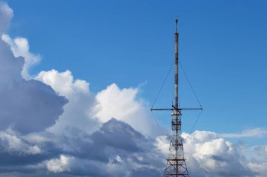 Grodno, Belarus mavi gökyüzü arka plan üzerinde TV Kulesi