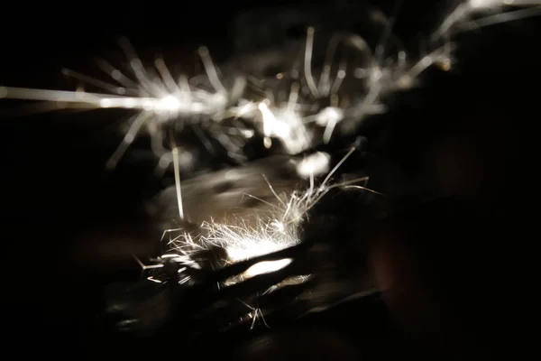 Zippo ve çakmak benzinin üzerinde