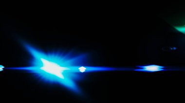 Gerçekçi Len parlama ışık efekti siyah arka plan üzerinde. Optik