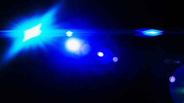 Gerçekçi Len parlama ışık efekti siyah arka plan üzerinde. Optik