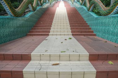 din kavramı - vintage merdiven tapınakta barış için adımlar