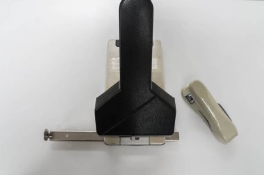 izole yakından büyük yumruk ve zımba iş kağıt için