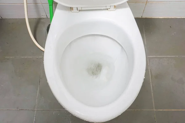 Foco Seletivo Close Descarga Vaso Sanitário Para Sanitários — Fotografia de Stock