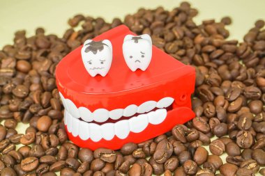 Sağlık kavramı - kafein kahve kurşun veba ve insan diş çürümesi içme