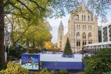 Londra / İngiltere - 26 Kasım 2017 buz pateni Festivali Ulusal Tarih Müzesi'nde
