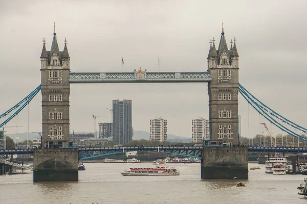 Londra Ngiltere Kasım 2017 Tower Bridge Ile Thames Nehri Bulutlu — Stok fotoğraf
