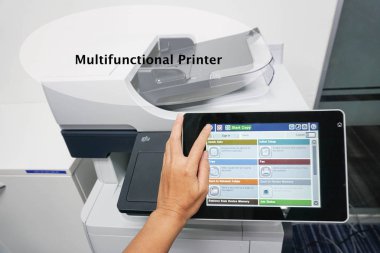 kadın kullanım dokunmatik ekran multi fonksiyonel yazıcının belgeleri kopyalamak için