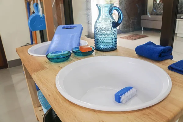 Bacia Lavagem Plástico Tradicional Com Escova Para Limpeza Pano Criança — Fotografia de Stock