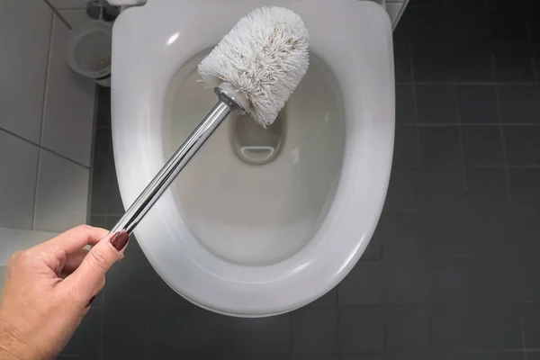 Klozet Sağlık Için Temizlik Için Kadın Kullan Fırça Yukarıya Kapatmak — Stok fotoğraf