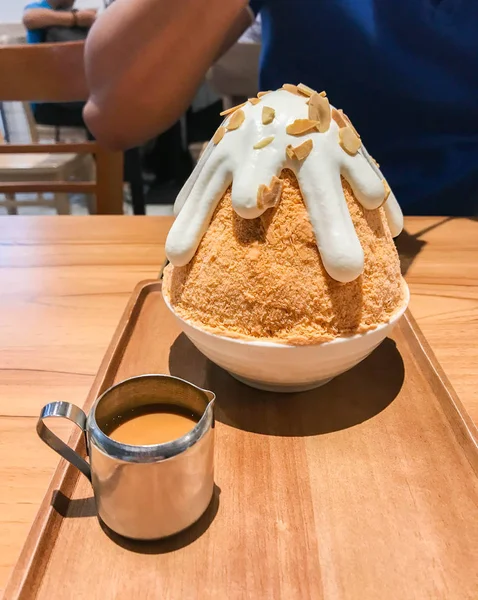 Iced Thailändska Mjölk Bingsoo Dessert Café — Stockfoto