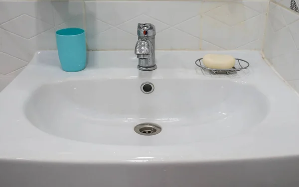 White Ceramic Sink Bathroom Plastic Glass Brush Soap Hand Cleaning — 스톡 사진