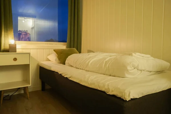 Eenpersoonsbed Kleine Slaapkamer Hostel Voor Rust — Stockfoto