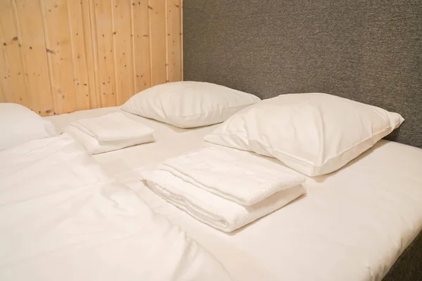Colchón Blanco Almohadas Cómodas Dormitorio Doble Del Hotel Para Luna — Foto de Stock