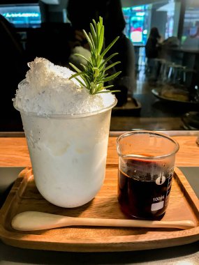 Yaratıcı dekore fincan buz ile Tay geleneksel çay