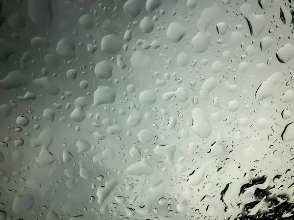 Abstrakte Wassertropfen Auf Das Glas Der Regenzeit — Stockfoto