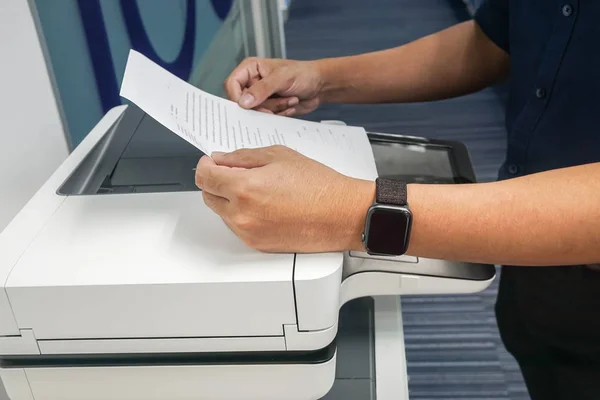 Close Businessman Holds White Paper Sheet Copy Scan Modern Office — Φωτογραφία Αρχείου