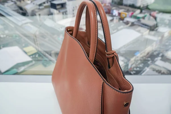 Cerrar Bolsa Cuero Beige Lujo Para Trabajar —  Fotos de Stock