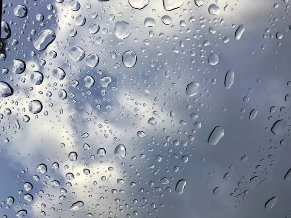 Wasser Tropft Nach Regenunterbrechung Auf Autoscheibe — Stockfoto