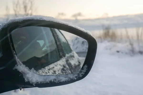 Sněhové Vločky Zrcadlech Auta Zimě — Stock fotografie