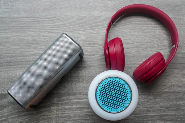 Müzik Bağlantıları Için Bluetooth Hoparlörlü Şirin Pembe Kablosuz Kulaklığı Kapat — Stok fotoğraf