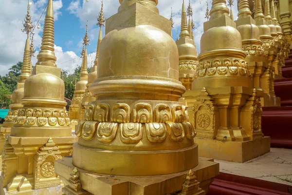 Saraburi Tailândia Julho 2020 Fechar Pagode Dourado Templo Para Adoração — Fotografia de Stock