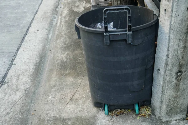 Black Plastic Trash Bin Front House — Stock Photo, Image