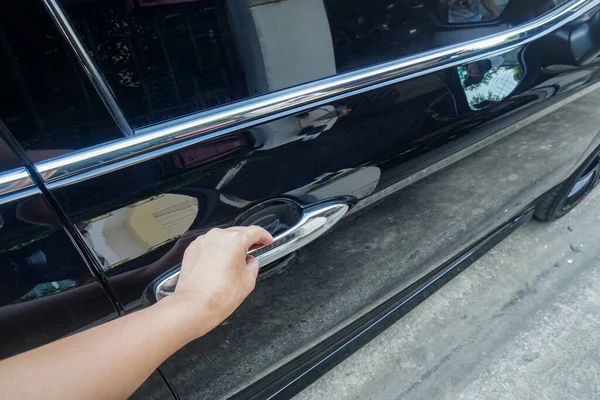 Close Woman Hand Pull Door Handle Enter Car — Stock Photo, Image