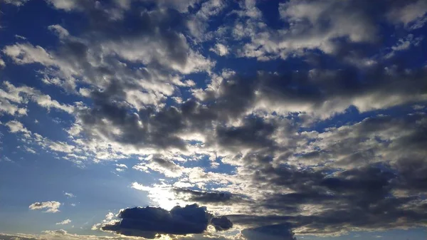 Langit biru. Awan putih. Alam. Desktop. Lanskap. Gambar Belakang — Stok Foto