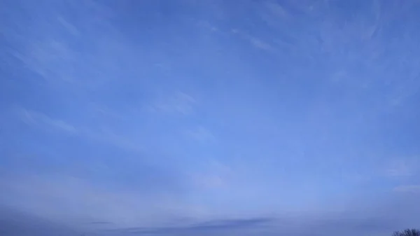 Blauer Himmel. weiße Wolken. Natur. Desktop. Landschaft. Tapeten — Stockfoto
