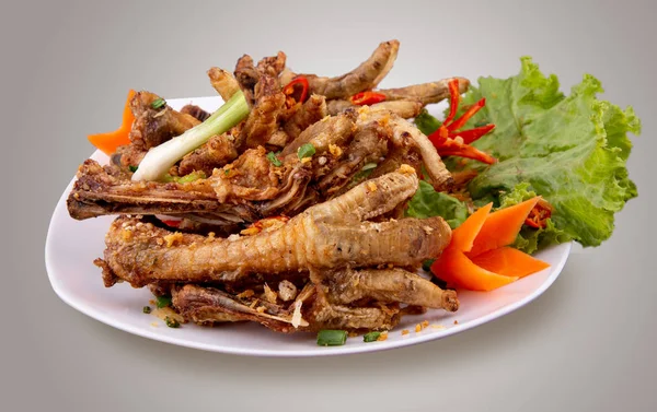 Derin kızarmış tavuk kanadı sarımsak ile