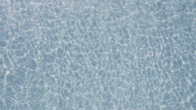 Havuzda su sıçramalarına