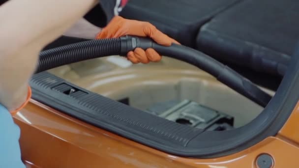 Man cleans car interior with vacuum cleaner — Stock Video