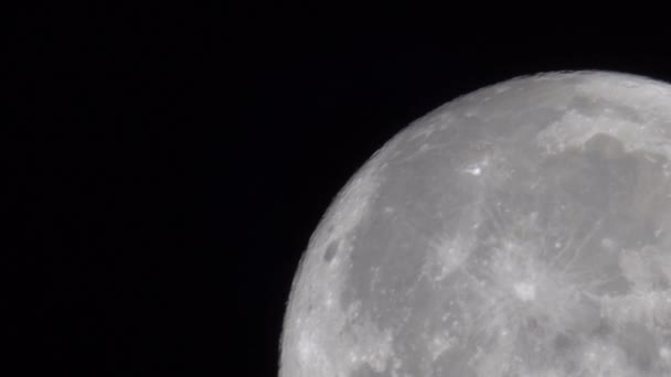 Gros plan sur la lune — Video