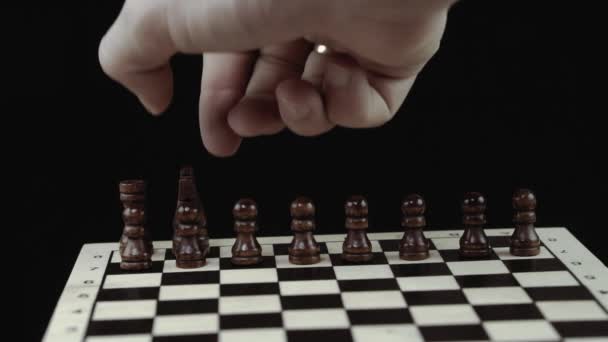 Schachspiel Auf Schwarzem Hintergrund Hautnah — Stockvideo