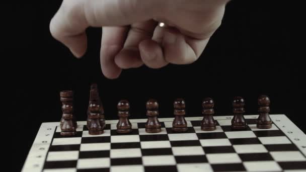 jeu d'échecs sur fond noir close up hd 