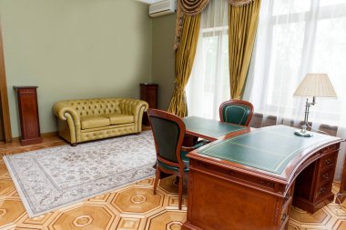 Ofiste. Office. Çalışma alanı.