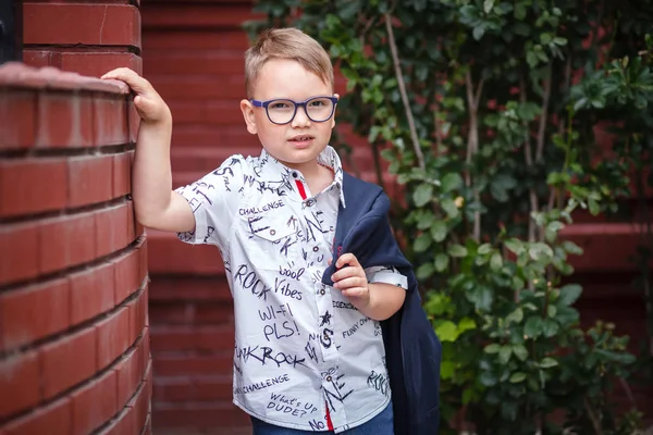 Barnet Promenad Sport Och Fritid Pojke Sommarsemester — Stockfoto