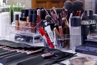 Makyaj yapmak için yüksek sınıf.