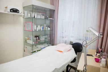 Rusya. Samara region.11.11.2018.Cosmetology ofisi. Güzellik Salonu. İşyeri güzellik uzmanı.