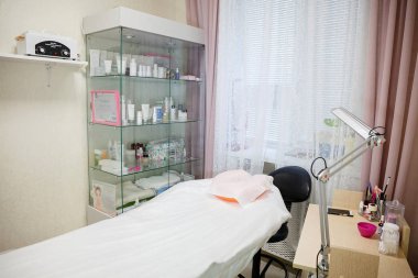 Rusya. Samara region.11.11.2018.Cosmetology ofisi. Güzellik Salonu. İşyeri güzellik uzmanı.