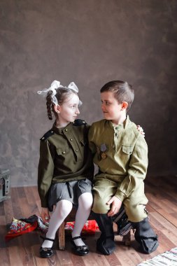 Üniformalı çocuklar, Anavatan 'ın koruyucuları. Askeri tema. Askeri üniforma..