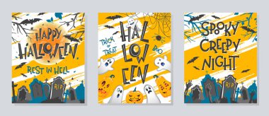 Balkabakları, hayaletler, mezarlık, dolunay, ölü ağaçlar ve yarasalar ile Cadılar Bayramı posterleri seti. Cadılar Bayramı tasarımı baskılar, el ilanları, afiş davetiyeler, selamlar için mükemmel. Vektör Cadılar Bayramı çizimleri.