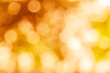 Bulanık turuncu ve beyaz ışık defocused doğa veya bokeh renk kar parlaklık renkli ışık ışık hayatta arka plan ile bir ağacın altında pırıl pırıl daire.