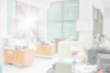 İşadamları tablo çalışma içinde yazıhane bilgisayar ile işyeri veya çalışma alanı veya arka plan odağı sığ derinliği blur.