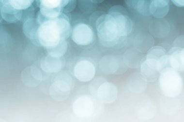 Mavi ve beyaz ufuk doğa bulanık bulanıklık veya kar parlaklık renkli ışık ışık hayatta bahar arka plan ile bir ağacın altında pırıl pırıl bokeh daireler renk.